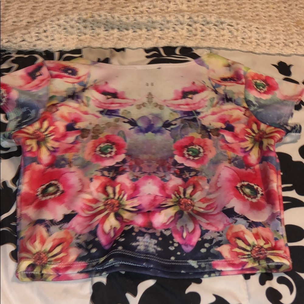 Flower pattern crop top - Picture 2 of 2